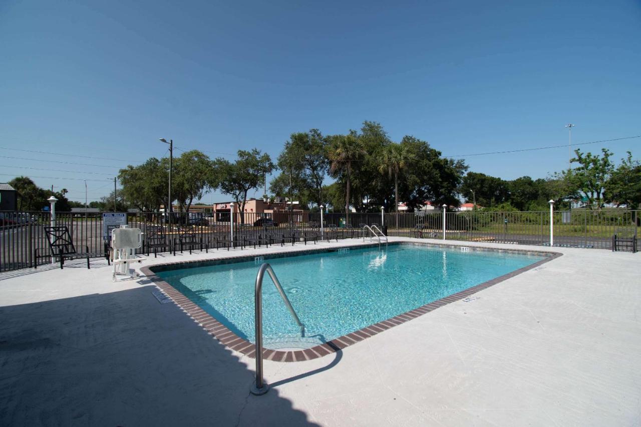 Motel 6 Tampa Near Fairgrounds - Casino Экстерьер фото