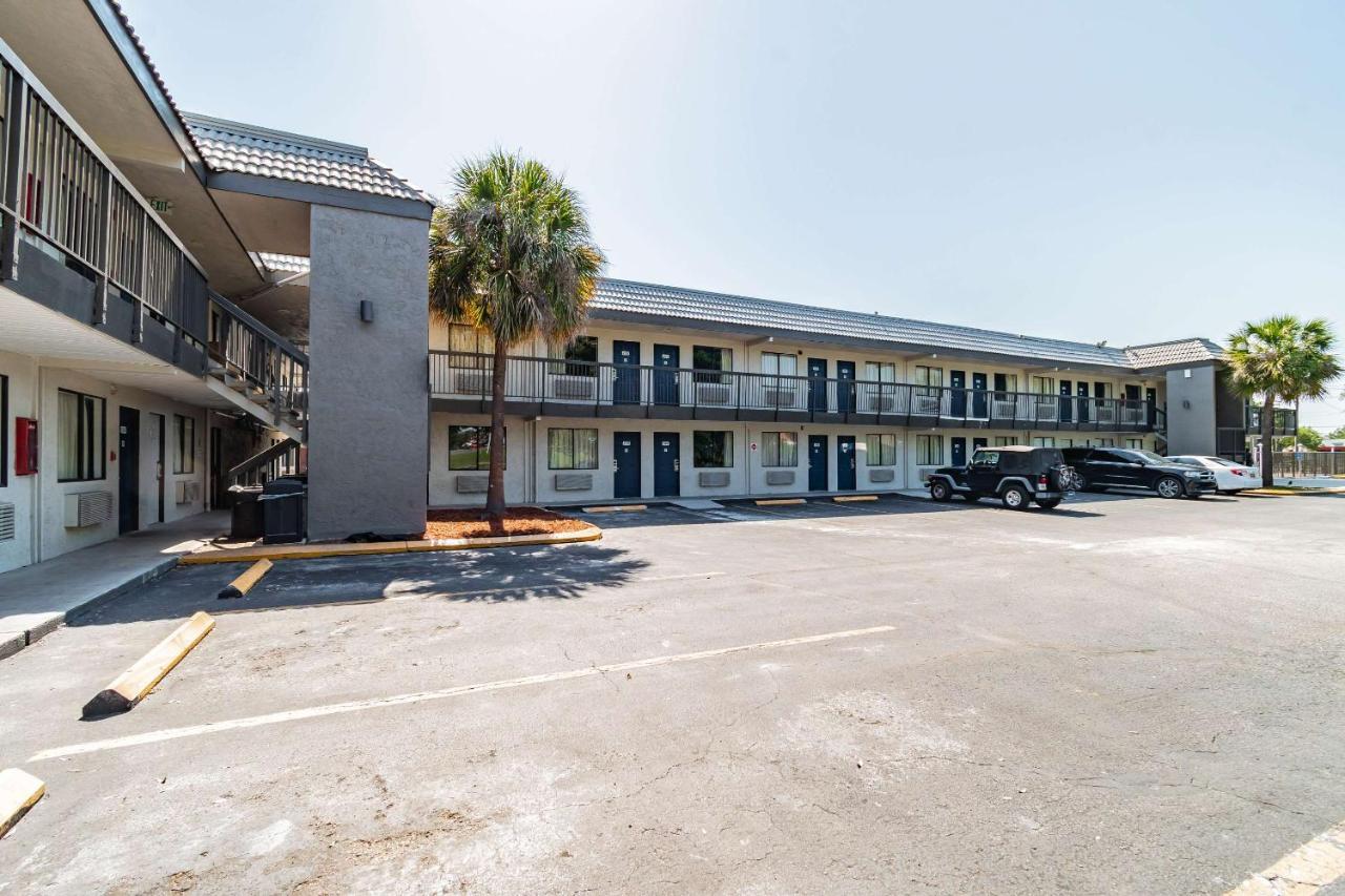 Motel 6 Tampa Near Fairgrounds - Casino Экстерьер фото