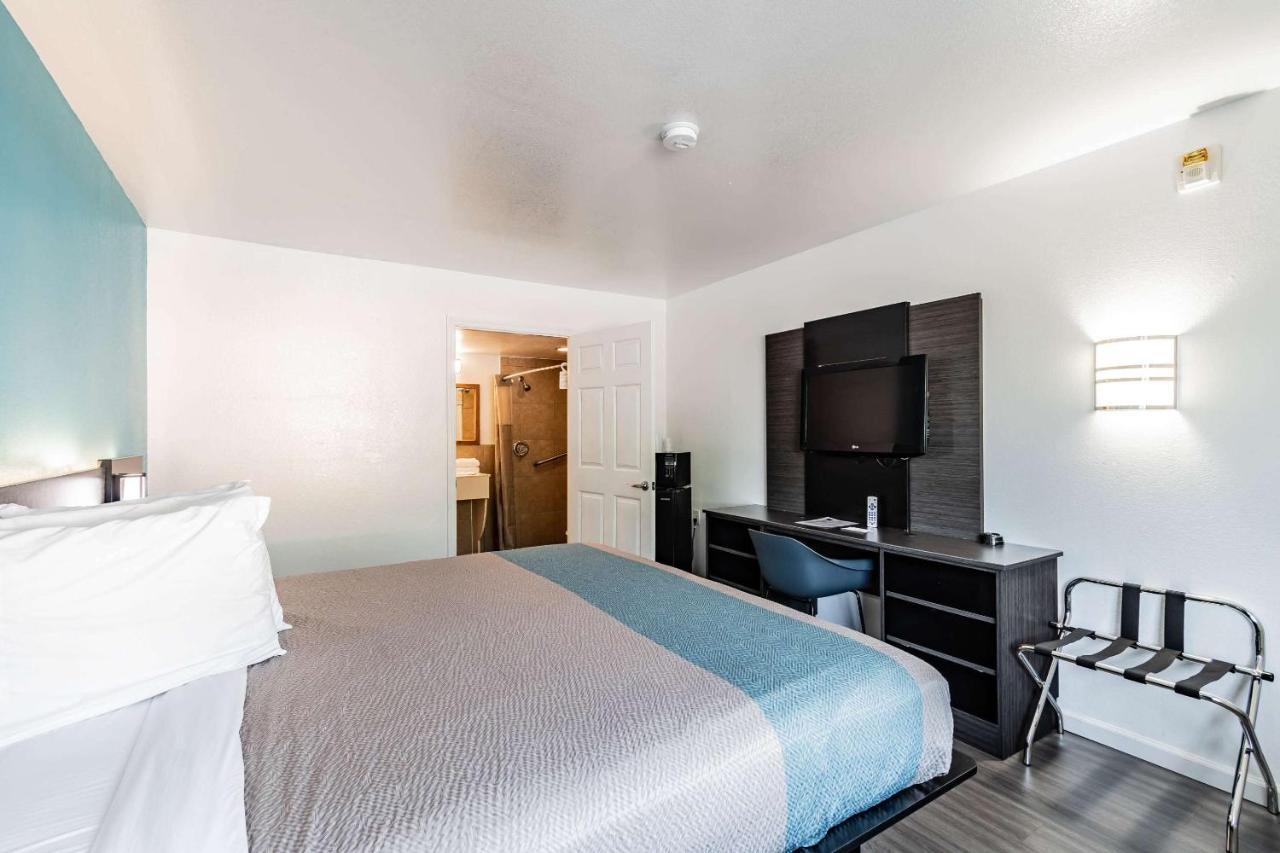 Motel 6 Tampa Near Fairgrounds - Casino Экстерьер фото