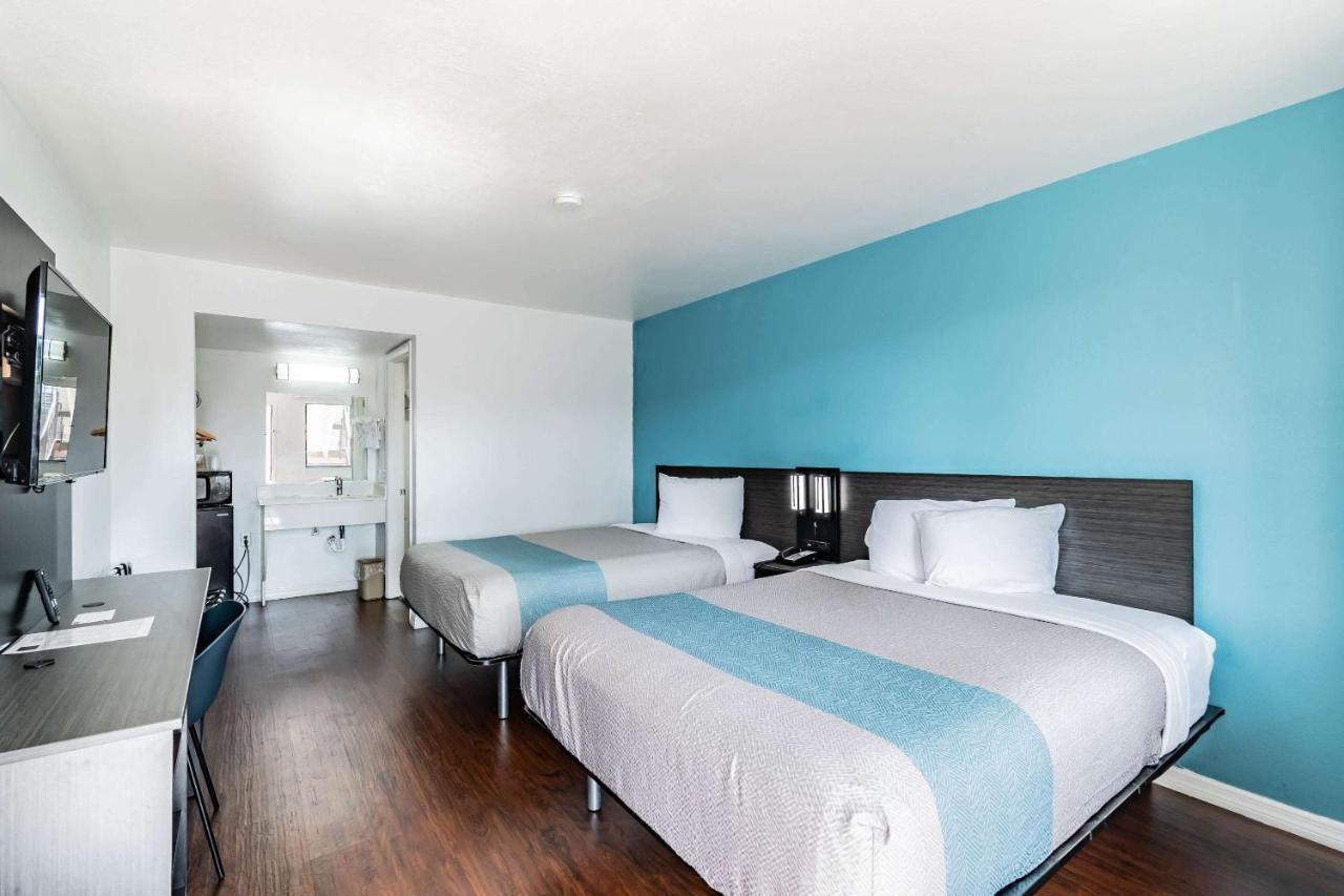 Motel 6 Tampa Near Fairgrounds - Casino Экстерьер фото