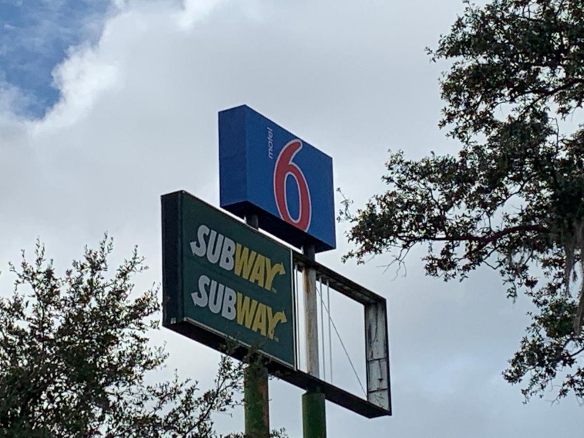 Motel 6 Tampa Near Fairgrounds - Casino Экстерьер фото